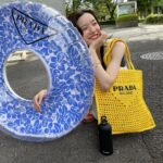 Mei Nagano Instagram – ・
今年初のうきわ！！
夏全開で気持ちが明るくなるね🌞
#pradaoutdoor 
#スタジオの駐車場での写真
#気持ちだけ海行って来ました🏄‍♀️