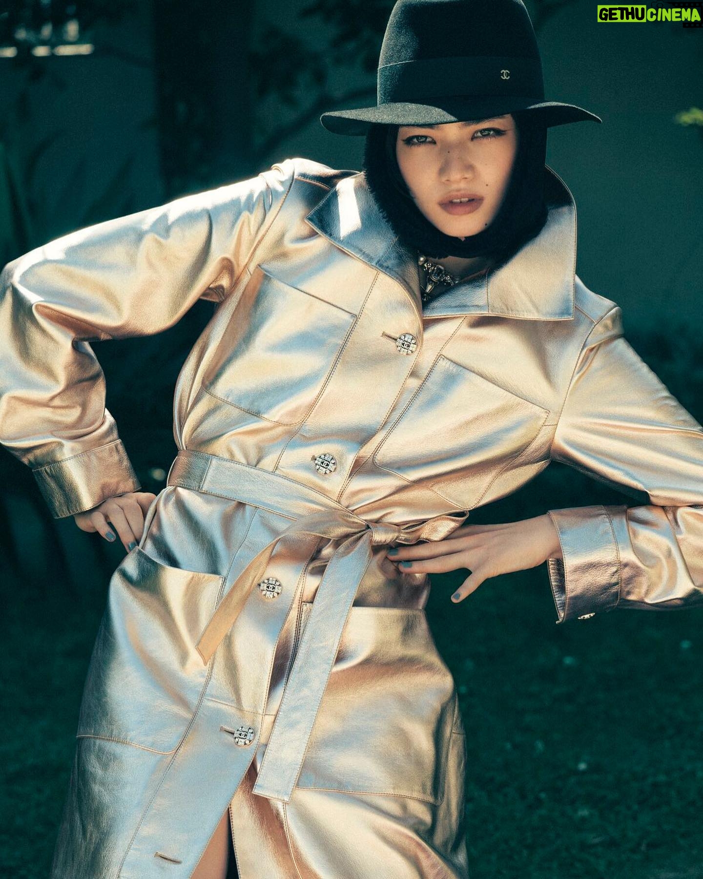 Nana Komatsu Instagram - 🔎👑📀🐧🪐🎖
@ellejapan @chanelofficial