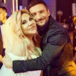 Marina Fedunkiv Instagram - Могла ли я представить ещё 15 лет назад в Перми, думая, что ничего в моей тяжёлой жизни уже не произойдёт, что свой 50-летний юбилей встречу невестой? 🙈👰‍♀️

Спасибо огромное моему любимому мужу @stefan_maggi за сильное плечо, за ощущение праздника и возможность снова почувствовать себя леди! 

Спасибо моему другу и продюсеру Игорю @eagerok86 что настоял не ограничиваться регистрацией брака, а устроить настоящий праздник и взял многие заботы по нему на себя. И конечно же спасибо за шикарный подарок - выступление группы @arabesque_michaela_rose 

Спасибо моей помощнице @mari_nazimova за бессонные ночи подготовки и готовность работать 24/7! 
Огромное спасибо моим не просто коллегам, но и друзьям, которые выступали на торжестве: 

@nikolaibaskov ты самый гениальный тамада и настоящий чудесный  друг! ❤️

@dusya_star твоё роскошное шоу и хиты «Винтажа»- это пушка и грандиозный подарок 🖤

@nekrasova_music твой «Вальс» - это магия и он навсегда в моем сердце 💙

@arabesque_michaela_rose вы легенды! 💖

@natalitsa ты батарейка с доброй позитивной энергией!💜

Огромное спасибо за подготовку и проведение праздника @byslepakov и @denis.schneider_  Вы профессионалы своего дела! 
И спасибо @hyatt_regency_moscow за то, что поддержали идею провести торжество именно у вас

Мой коллектив @lora.superfin @saiagovasvetlana @lovemurmur  спасибо за поддержку, а @natalivshits за постановку крутого номера!

Красотка @krasnovanatasha и джентельмен @byslepakov спасибо за то, что достойно вели  наш вечер!

Дорогому @evgeniy_silenko большое спасибо за то, что взял на себя техническую часть и сделал так, что все на мероприятии звучало блестяще!

Спасибо, мой любимый @bicholla за то, что помог мне по-другому посмотреть на себя!

Спасибо @nik_ulya и @maxhairstyler за особенно красивую меня в этот вечер! 

Спасибо @poteryashechka13 за работу со сми, а @vladkrasavin за работу видеографов и благодарность талантливым фотографам @kirillkomarov_sdc @rrfoto и @natalia_tugarinova 

И самое главное СПАСИБО всем нашим друзьям и коллегам, которые пришли разделить с нами этот праздник! Я вас люблю!

#свадьбафедункив #федункив #маджи #актриса #певица #юбилей #камеди #свадебная #праздник