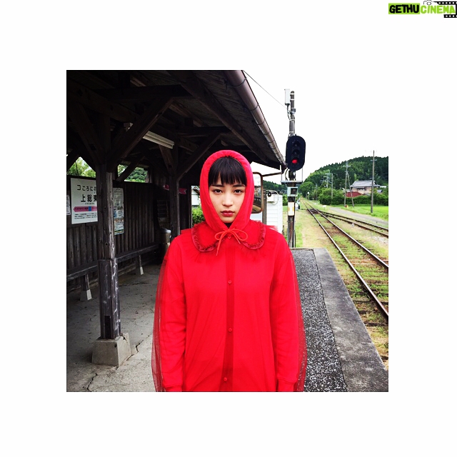 Suzu Hirose Instagram - 2018年のカレンダー
わたくしも出させていただいております…。
もしよろしければ!!卓上も作ってたはず!!