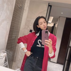 Victoria Song Instagram - 12周年快乐😘
12주년 추카추카🥳 
Happy 12th anniversary❤️