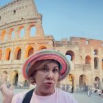 Marina Fedunkiv Instagram - Нет, я конечно рада, что после предыдущего ролика, люди за ум взялись, какую-то хоть подсветку сделали… Но и на этом все. Дальше дело не двигается! 
В-общем, из тревел блогера Марины становлюсь потихоньку Мариной управдом. Надо же ситуацию спасать, иначе как они жить будут, я не знаю. 

#федункивмарина #федункив #рим #управдом #римскиеканикулы #колизей #актриса #певица #камеди #италия #ремонт #прикол #жэк #тревел #советскаяльвица