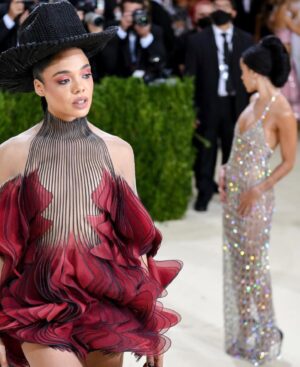 Tessa Thompson Instagram - Thank you to dream designer @irisvanherpen and @voguemagazine for having me at the @metcostumeinstitute for the evening. 
@gettyentertainment 

❤️‍🔥

To the most brilliant collaborators, I am always so grateful for you: 
head: @lacyredway 
digs: @waymanandmicah 
face: @manthony783 
hands: @stephstonenails 
skin: @thebeautysandwich