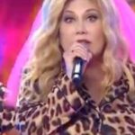 Marina Fedunkiv Instagram - Плавно выходим в сезон, когда пальмы и море снятся ночью, а лето исключительно за деньги и где-то за пределами страны 🤷‍♀️
@muztv 
@newwave_official 

Хореограф: @natalivshits 

#федункив #маринафедункив #актриса #певица #камеди #лавстори #пальмыиморе #лето #осень #музтв #советскаяльвица