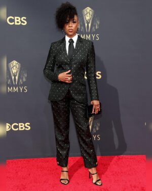 Samira Wiley Instagram - #about2nightsago Lol…I’m late. 
For my 4th Emmy nomination, your girl  decided the look needed a lil’ spice. 👌🏾🔥💥 

Stepped out in a @gennyofficial suit @tylerellisofficial clutch @sophiawebster heels @davidyurman chain and jewels by @vraiofficial @larkandberry @levian_jewelry. Thank you @essie for the colors 💅🏼! Styled by @samsaboura with hair by @johnnywright220 and makeup by @mjr_makeup #WEDIDTHAT