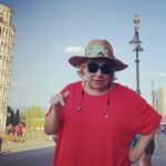 Marina Fedunkiv Instagram - Тревел блогер Марина снова с вами. А мои строители уже в пути. Теперь понятно, почему город называется Пиза… Что ж, будем помогать дружественной Италии. Не умеют здесь строить, не умеют. Как жить будут, не представляю 🤷‍♀️

#федункив #маринафедункив #актриса #певица #тревел #блогер #италия #пиза #путешествие #поездка #прикол #камеди #стройка #пизанскаябашня #итальянскиеканикулы #советскаяльвица