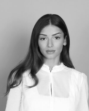 Mimi Keene Instagram - 📰 @viewtiesmag 
📸 @josephsinclair 
👔 @ellagaskellstylist 
✂️💄 @charlotteyeomansmakeup 
📺 @sexeducation 
🧚‍♀️ @publiceyecomms