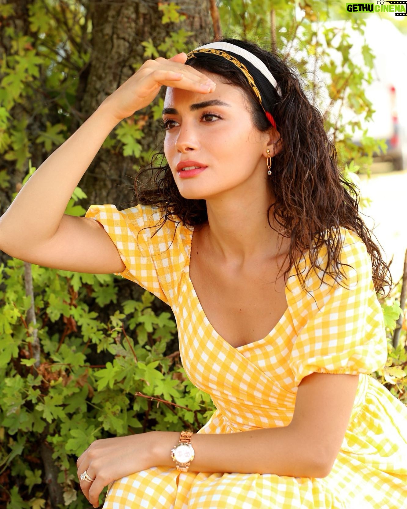 Özge Yağız Instagram - Havva Aladağ🐝 #içimizdenbiri
@showtv @icimizdenbiridizitv