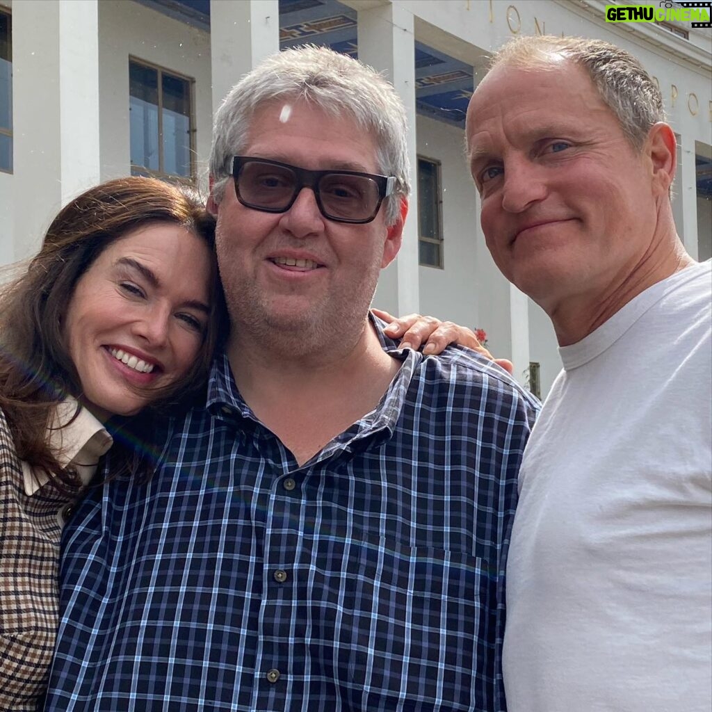 Lena Headey Instagram - And thatzawrap … My crinkly face means joy…. @davidhmandel .. ❤️ ThankYOU for everything .. Too much to say. .. @woodyharrelson I like you a little bit … 😜
… ✌🏻@hbo #whitehouseplumbers #adioshunts