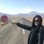 Sare Bayat Instagram - .
اولین دعوت به چای را نپذیر
داغی اش خانه ات را می سوزاند
تو می مانی و ویرانیِ تمامِ عمرت
از او فقط یک فنجان می ماند
.
عکس از آیدا مصباحی عزیز🙏
.
#ساره_بیات 
#sareh_bayat #sarehbayat