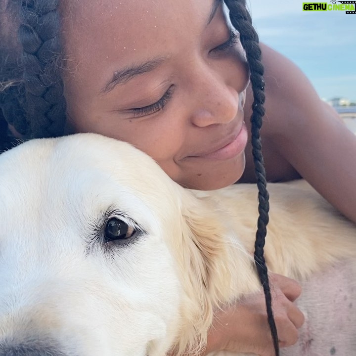 Lola Tung Instagram - hi from summer camp ♥️🌹🌊🤠