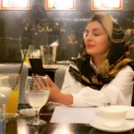 Sare Bayat Instagram – .
عزیزانم،با توجه به حجم زیاد محبت شما،ظرفیت پاسخ به الطافتون در استوری،دیگر امکان پذیر نیست،از تمام عزیزانی که نتوانستم محبتشان را از این طریق جبران کنم پوزش می طلبم🙏🏻