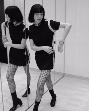 Nana Komatsu Instagram - 🔙👯‍♀️🪐🎬💡🔌🎶 
s/s2022 @chanelofficial
#chanelspringsummer