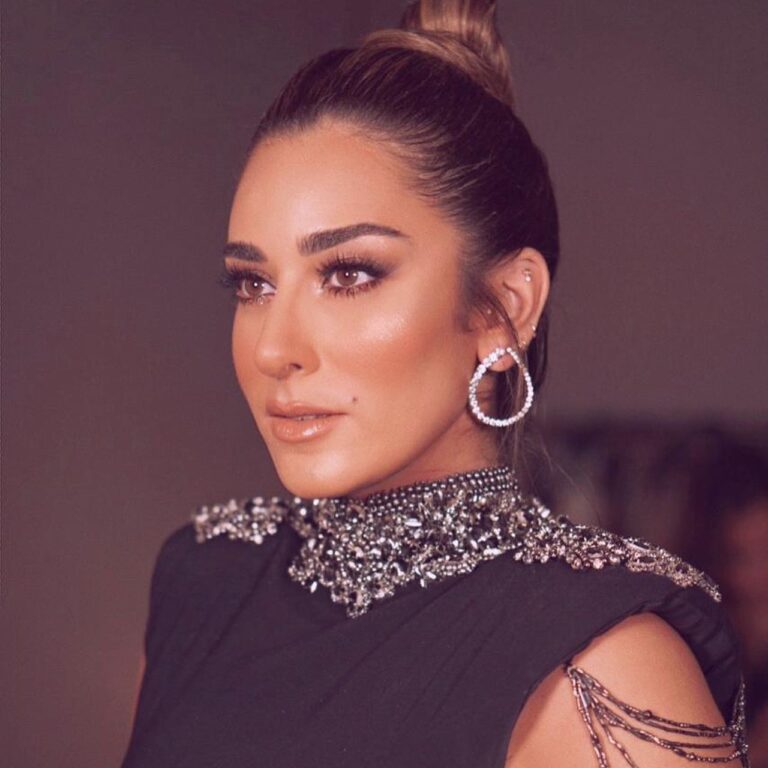 Amina Khalil Instagram - Tonight’s makeup look was by non other than the magical @dinaragheb  And hair by Ahmed Shoukry from @alsagheersalons 💕