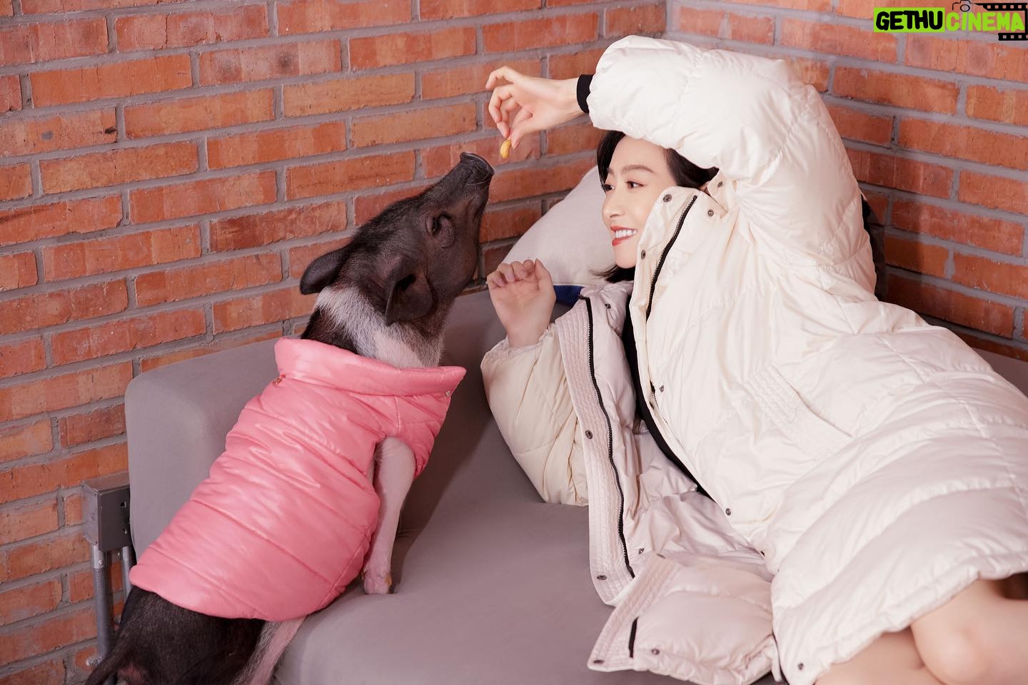 Victoria Song - 94.5K Likes - Cold outside but warm inside. #WeLoveWinter @moncler