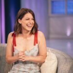Melissa Benoist Instagram - Had the absolute pleasure of going on the @kellyclarksonshow (who’s maybe an actual ball of happiness?) and got to sit on a couch with legends Ron and Clint Howard (🤯) and hear an incredibly inspiring story. Watch it tomorrow!