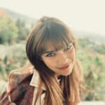 Biran Damla Yılmaz Instagram - Dur, şurda dedi.
Bak, dedi.
Çekti, gönderdi.
 📸: @melisadogu 💜