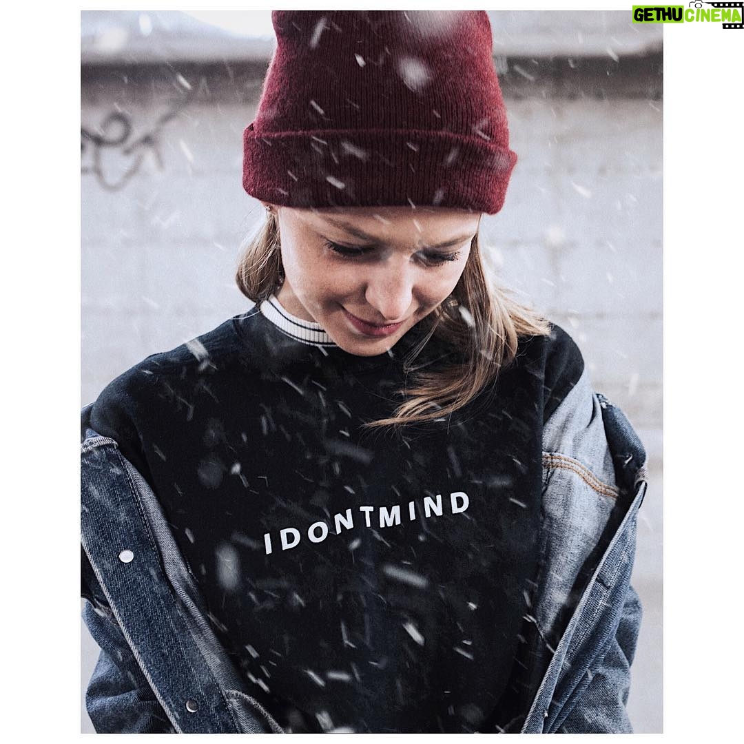 Melissa Benoist Instagram - When you buy the #idontmind sweatshirt, you’re supporting an important cause and joining a conversation. It’s still hard for me to remember that I can reach out and ask for help when depression hits. But there are so many resources that can help. Link is in my bio! @idontmind