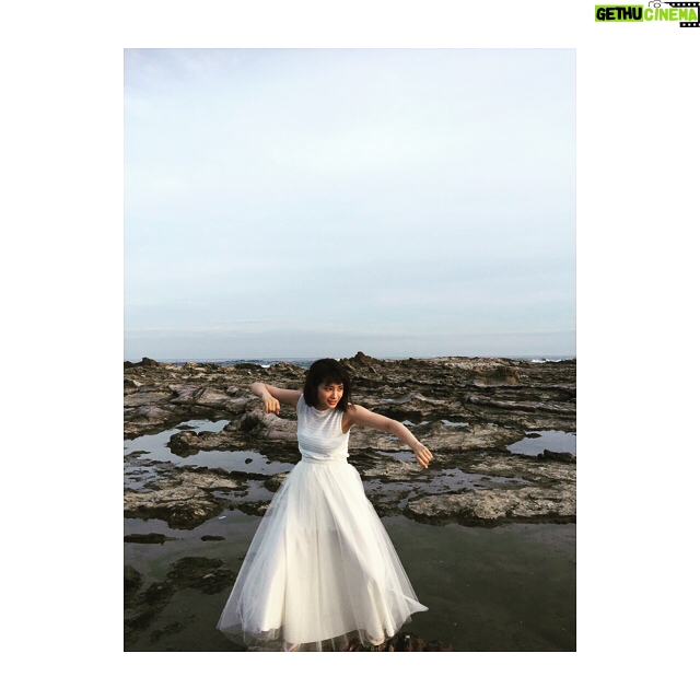 Suzu Hirose Instagram - 2018年のカレンダー
わたくしも出させていただいております…。
もしよろしければ!!卓上も作ってたはず!!