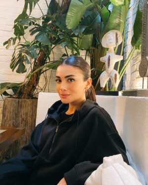 Özge Yağız Instagram -
