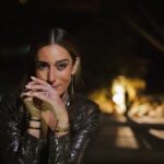 Amina Khalil Instagram - M A  C H É R I E 🖤 
Playing around at #gff21 with 
The very dedicated @hussein.mabrouk22 
The funnest, super talented and loveliest @sallyrashid_ 
Dress by the lovely @shanabysb 
Jewels by @onze_heures_onze 
Hair by @alsagheersalons @elgounafilmfestivalofficial