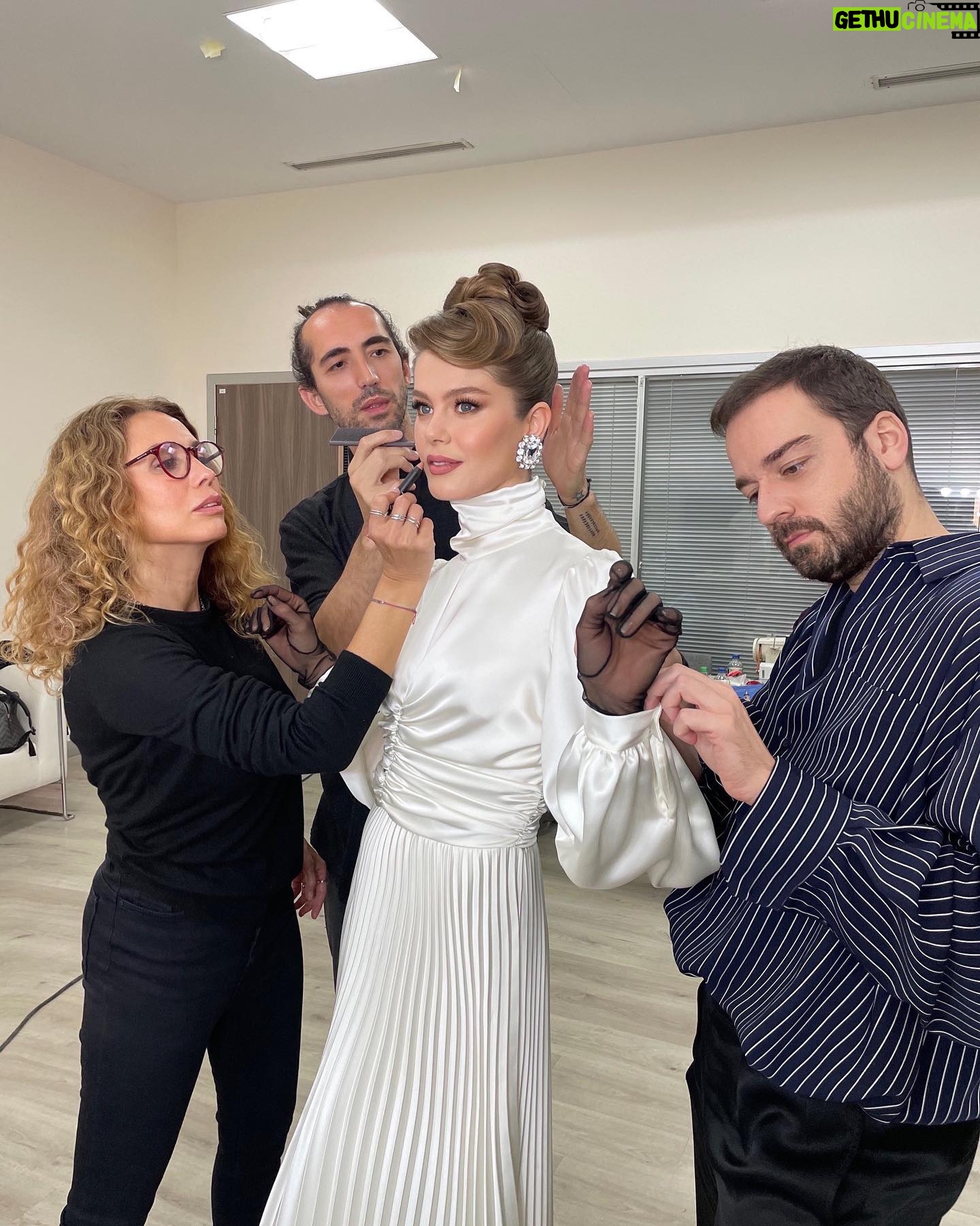 Burcu Biricik - 723.6K Likes - backstage π€π