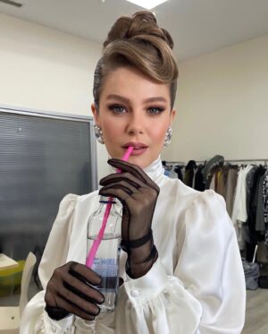 Burcu Biricik Instagram - backstage 🤘🎈