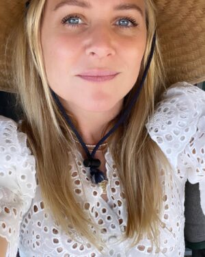 Jessica Capshaw Instagram - A lil’ sunshine this weekend ☀️ but always under a 👒, hahaha. And always wearing my @macreneactives  by @drmacrene tinted moisturizer…looks like you’re wearing nothing but makes everything look better, brighter and smoother. ♥️ Also, @damarisbaileyshop this shirt made the 95 degree weather easy peasy. 😘