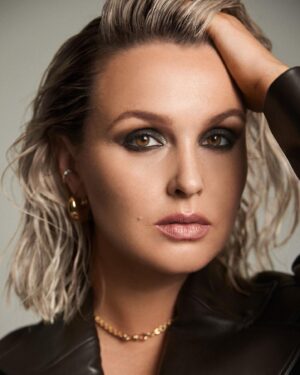 Camilla Luddington Instagram - So excited to be on the NOV/DEC cover for @my71mag ⭐️⭐️⭐️⭐️!!! Link in bio!
Thank you to everyone involved! #greysanatomy 

Photographer @benjoarwas
Styling @itsamandalim
Hair @eddie_cook
Makeup @thetonyabrewer