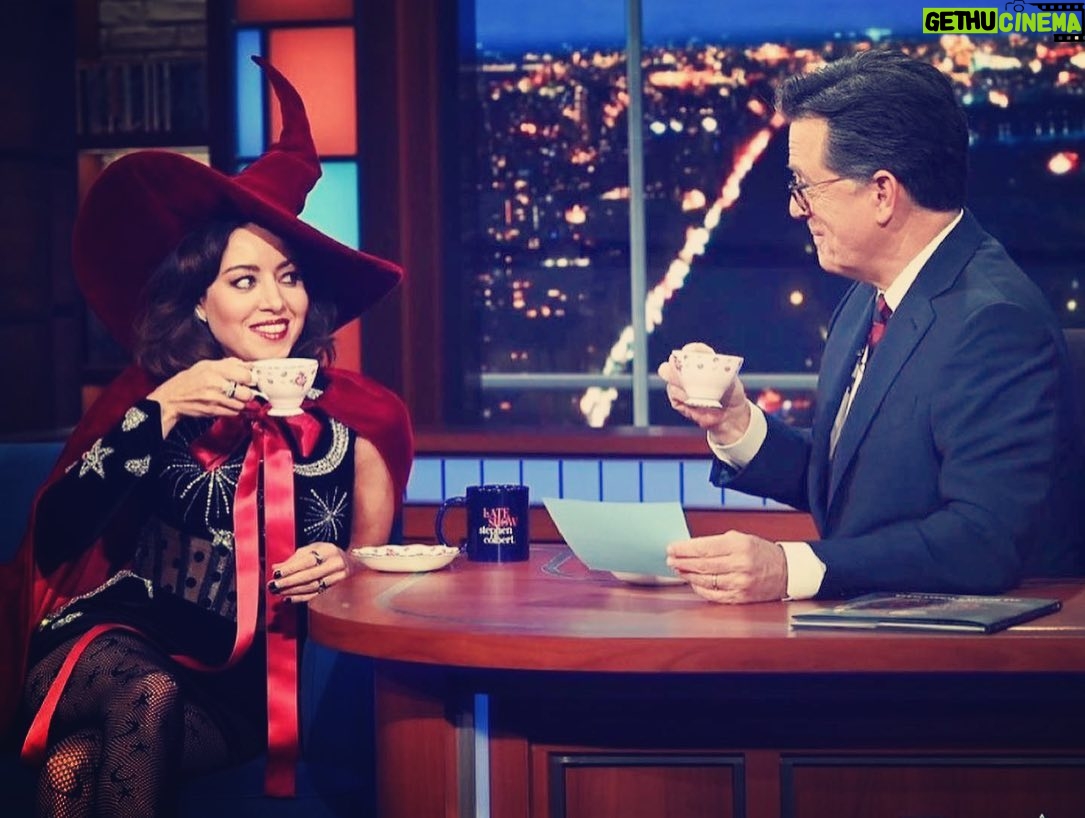 Aubrey Plaza Instagram - 1 DAY UNTIL THE #CHRISTMASWITCH APPEARS ON SHELVES EVERYWHERE and also at the @powerhousearena with signed bookies!!! #yuletidewitch #chrismaswitchiscoming 📚 🧙🏽♀️ 🎄