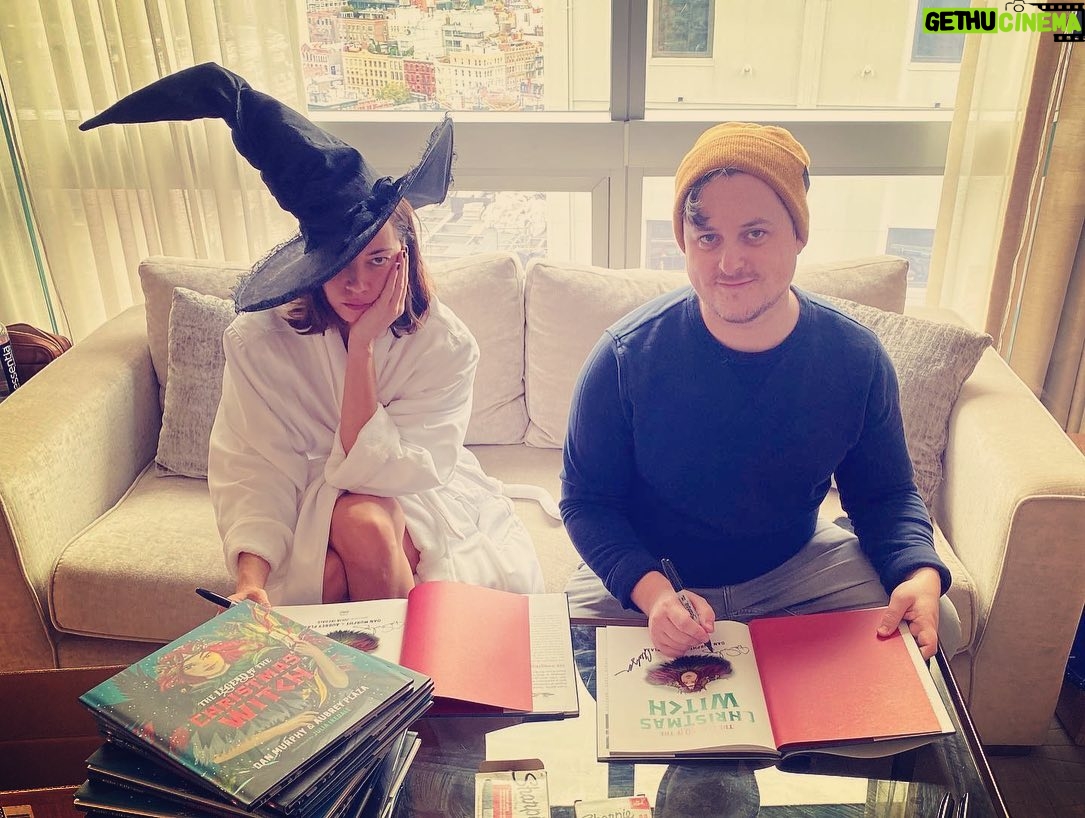 Aubrey Plaza Instagram - 1 DAY UNTIL THE #CHRISTMASWITCH APPEARS ON SHELVES EVERYWHERE and also at the @powerhousearena with signed bookies!!! #yuletidewitch #chrismaswitchiscoming 📚 🧙🏽♀️ 🎄