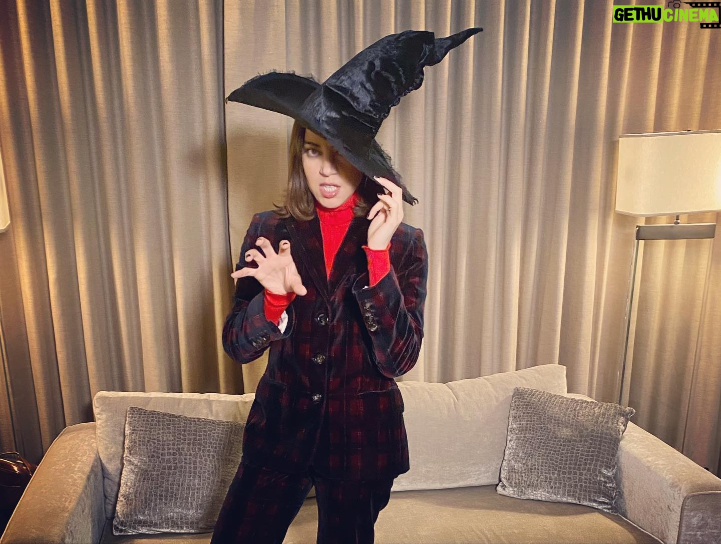 Aubrey Plaza Instagram - 1 DAY UNTIL THE #CHRISTMASWITCH APPEARS ON SHELVES EVERYWHERE and also at the @powerhousearena with signed bookies!!! #yuletidewitch #chrismaswitchiscoming 📚 🧙🏽♀️ 🎄