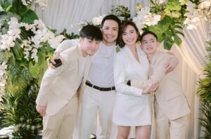 Jennylyn Mercado Instagram - 👨‍👩‍👦‍👦 👶🏻 
Jazzy and Calix’s Suit : @rubrinas
Super rush pero nailaban mo @rubrinas 😂 Salamat🙏🏻