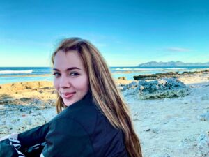 Julia Montes Instagram - Today is a great day to smile and be happy 😁☀️