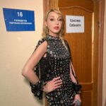 Kristina Orbakayte Instagram - Вот так, в Надыме собралась компания коллег, соратников и просто замечательных людей! И ещё я пополнила коллекцию своих гримёрок 🚪листайте! #кристинаорбакайте #дмитрийхаратьян #олегмитяев #светланазейналова #валерийсюткин. #надым