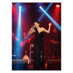 Şevval Sam Instagram - Unutulmaz konserler…⭐️⭐️⭐️⭐️⭐️⭐️⭐️
Fotoğraf: @canipek 
Elbise: @tarikedizofficial 
Styling: @816styling 
@mina.tanay @sburcucam 
Menajer: @ceydahasirci