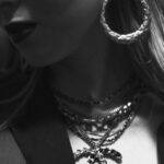 Loreto Peralta Instagram - Lucky No. 5 🎲 
CHANEL x L'Beauté
@chanel.beauty @lbeautemx

Protagonista: @loretoperalta
Fotografía: @albertonewton
Editor-in-Chief: @steph_aro
Producción: @inesabouchard
Maquillaje y pelo: @pedroypablotorres
Total look: @chanelofficial
Coordinación: @begoarce @anasoberon y @lauumazon 
Locación: @hotelumbral
Casino: @partyup_diamante