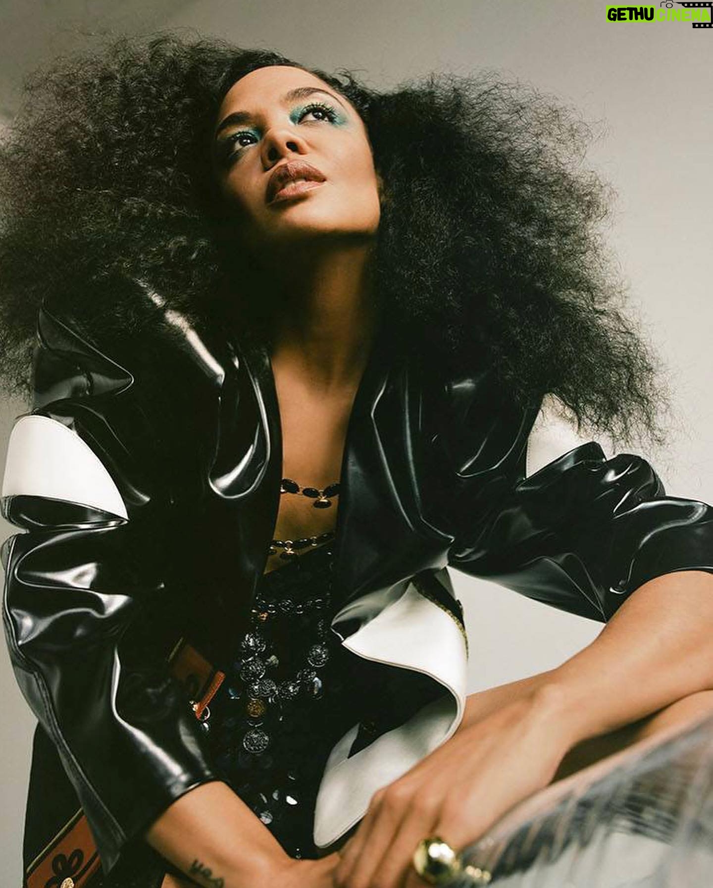 Tessa Thompson Instagram - Spank You very much @whowhatwear for having me!
Really dug being in conversation with Mackenzie Green (@missusatomba) . Story in the special place.
π
Fotos: Leeor Wild / @leeorwild
Styles: Wayman Micah / @waymanandmicah
Mop: Marty Harper / @themartyharper
Face: Cedric Jolivet / @cedricjolivet
Hands: Steph Stone / @stephstonenails
Vids: Samuel Schultz / @samueljosephs
Creative Director: Cassandra Lear / @cassatwork
Entertainment Director: Jessica Baker / @jbake21
Editor: MacKenzie Green / @missusatomba