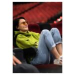 Şevval Sam Instagram - Hadi ekip biraz da siz çalın ben izleyeyim desem, nolur..? 😄💚❤️🖤 #rehearsal