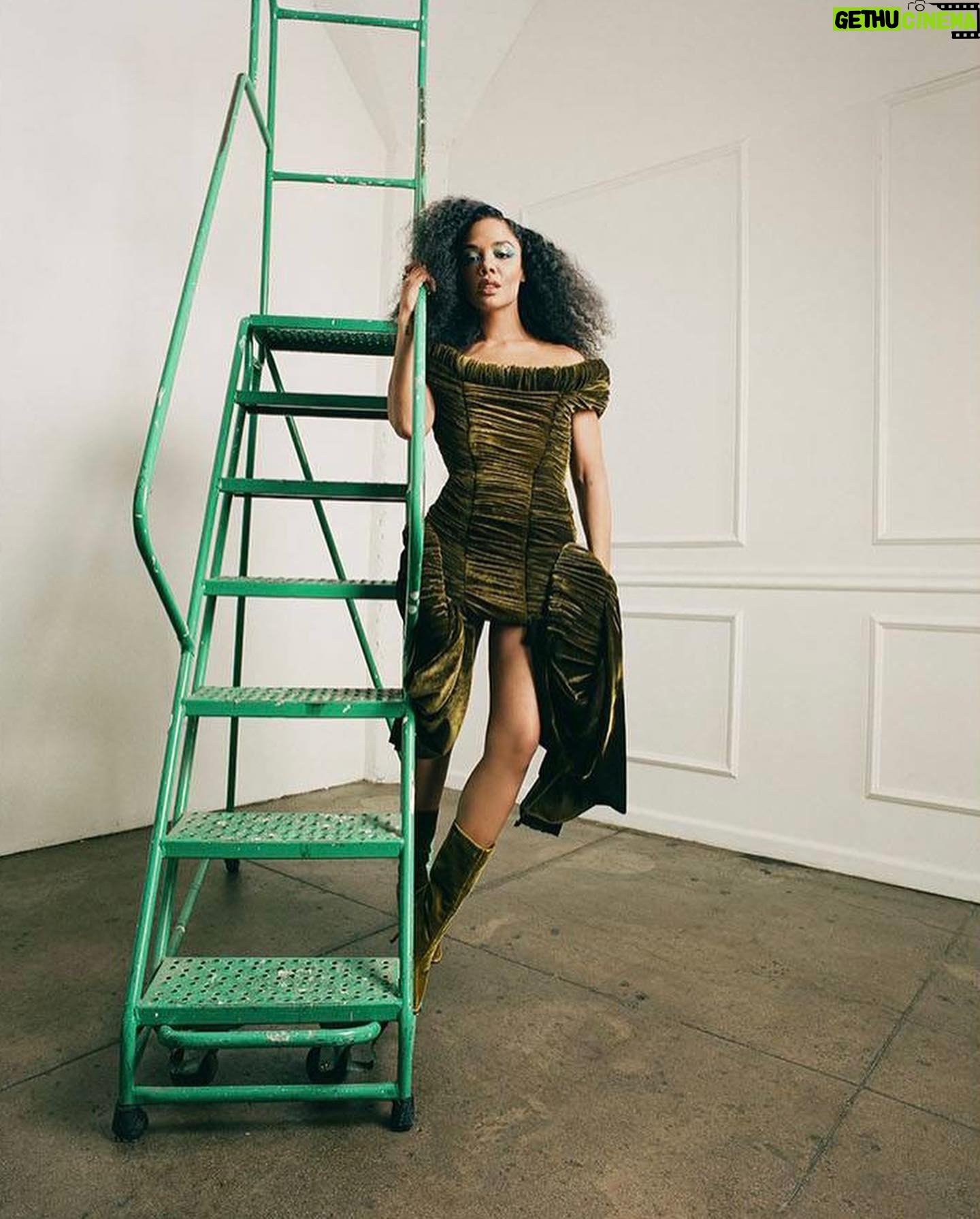 Tessa Thompson Instagram - Spank You very much @whowhatwear for having me!
Really dug being in conversation with Mackenzie Green (@missusatomba) . Story in the special place.
π
Fotos: Leeor Wild / @leeorwild
Styles: Wayman Micah / @waymanandmicah
Mop: Marty Harper / @themartyharper
Face: Cedric Jolivet / @cedricjolivet
Hands: Steph Stone / @stephstonenails
Vids: Samuel Schultz / @samueljosephs
Creative Director: Cassandra Lear / @cassatwork
Entertainment Director: Jessica Baker / @jbake21
Editor: MacKenzie Green / @missusatomba