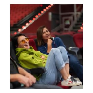 Şevval Sam Instagram - Hadi ekip biraz da siz çalın ben izleyeyim desem, nolur..? 😄💚❤️🖤 #rehearsal