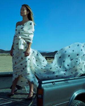 Olivia Wilde Instagram - Honored to have spent a few days of fun in the desert with @annieleibovitz and the brilliant @voguemagazine team for this story, written by Alexandra Schwartz. Thank you @gabriellak_j @edwardlampley @gracegraceahn @sergiokletnoy. Truly what is life? 🤯