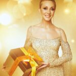 Kristina Orbakayte Instagram - Привет, друзья! Новый год, как известно, время чудес и подарков 🎄🎁 И я подготовила для вас кое-что интересное… 20 декабря в аккаунте РИВ ГОШ я подарю 5ти счастливчикам сертификаты на шопинг номиналом 25 000 рублей 🤩 Переходите на страницу @rivegaucheru, читайте условия и участвуйте. Желаю каждому из вас удачи ❤️ #кристинаорбакайте 
#ривгош