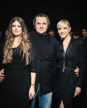 Kristina Orbakayte Instagram - Вчера был день, переходящий в ночь, от которого эмоции зашкаливают! В свой День рождения @emironovofficial  устроил грандиозную премьеру «Мастер и Маргарита»! Я вам не буду давать рецензию, потому что это не описать, это надо видеть, чувствовать  и восторгаться! А после 5ти часового спектакля все отправились праздновать и настолько потрясающая атмосфера любви и творчества царила в воздухе, что я не перестаю вспоминать и улыбаться сегодня. Спасибо 🙏❤️👏👏 #театрнаций #кристинаорбакайте