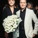 Kristina Orbakayte Instagram - Вчера был день, переходящий в ночь, от которого эмоции зашкаливают! В свой День рождения @emironovofficial  устроил грандиозную премьеру «Мастер и Маргарита»! Я вам не буду давать рецензию, потому что это не описать, это надо видеть, чувствовать  и восторгаться! А после 5ти часового спектакля все отправились праздновать и настолько потрясающая атмосфера любви и творчества царила в воздухе, что я не перестаю вспоминать и улыбаться сегодня. Спасибо 🙏❤️👏👏 #театрнаций #кристинаорбакайте