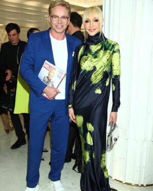 Kristina Orbakayte Instagram - Мой насыщенный декабрь продолжает радовать меня событиями и встречами! Вчера прошёл препати премии журнала @hello__ru «Самые стильные в России» и презентация зимнего номера! А моё выступление перед такой замечательной компанией друзей и коллег зарядило меня настроением и любовью! Мой наряд из новой коллекции @vivavoxofficial @oleg_ovsiyov❤️ #кристинаорбакайте #kristinaorbakaite