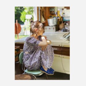 Minami Hamabe Instagram - 2022年のカレンダーを発売ささせていただくことになりましたー!!🙂

4月はじまりのカレンダーです!
A5サイズ…たぶん卓上です🙂
みなさまの日常にとけこめる
朗らかなカレンダーになっているのではないかなと思います🙂
すべての月がお気に入りです🙂

ずっと前にストーリーあげたことがあるのですが
実は密かにずっとアイコンを変えたくて!!
この投稿の写真4枚を
①～④でどれをアイコンにしようか迷っているのでご意見聞かせてください🙂
紫ワンピースが爽やかでいいなあとすべて紫ワンピース候補です🙂

カレンダーは2月10日発売です!!