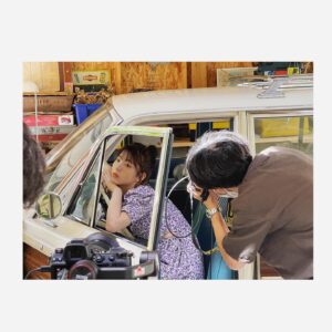 Minami Hamabe Instagram - 2022年のカレンダーを発売ささせていただくことになりましたー!!🙂

4月はじまりのカレンダーです!
A5サイズ…たぶん卓上です🙂
みなさまの日常にとけこめる
朗らかなカレンダーになっているのではないかなと思います🙂
すべての月がお気に入りです🙂

ずっと前にストーリーあげたことがあるのですが
実は密かにずっとアイコンを変えたくて!!
この投稿の写真4枚を
①～④でどれをアイコンにしようか迷っているのでご意見聞かせてください🙂
紫ワンピースが爽やかでいいなあとすべて紫ワンピース候補です🙂

カレンダーは2月10日発売です!!
