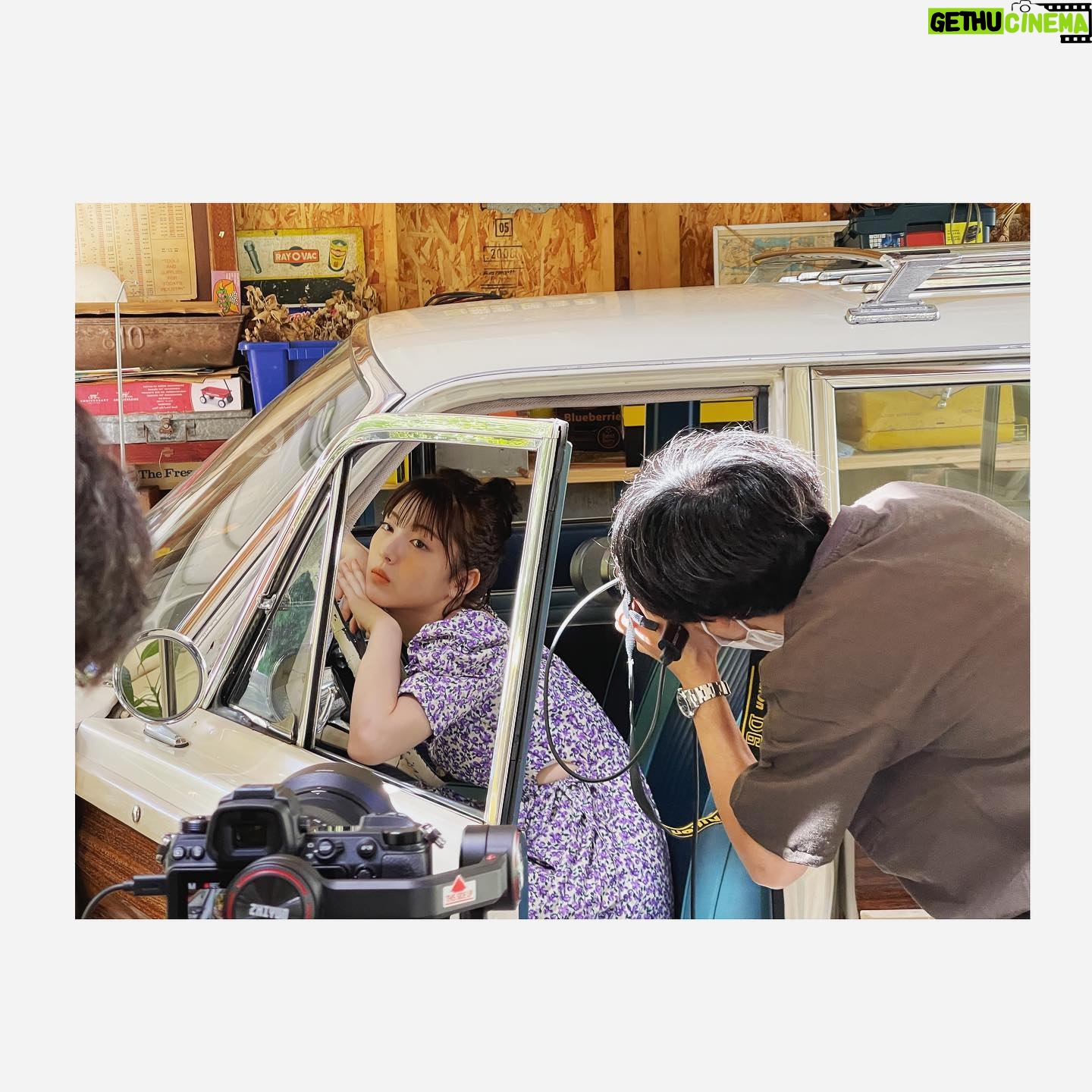 Minami Hamabe - 249.1K Likes - 2022年のカレンダーを発売ささせていただくことになりましたー!!🙂
4月はじまりのカレンダーです!
A5サイズ…たぶん卓上です🙂
みなさまの日常にとけこめる
朗らかなカレンダーになっているのではないかなと思います🙂
すべての月がお気に入りです🙂
ずっと前にストーリーあげたことがあるのですが
実は密かにずっとアイコンを変えたくて!!
この投稿の写真4枚を
①~④でどれをアイコンにしようか迷っているのでご意見聞かせてください🙂
紫ワンピースが爽やかでいいなあとすべて紫ワンピース候補です🙂
カレンダーは2月10日発売です!!