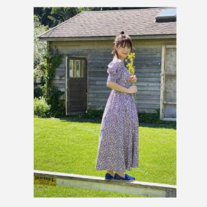 Minami Hamabe Instagram - 2022年のカレンダーを発売ささせていただくことになりましたー!!🙂

4月はじまりのカレンダーです!
A5サイズ…たぶん卓上です🙂
みなさまの日常にとけこめる
朗らかなカレンダーになっているのではないかなと思います🙂
すべての月がお気に入りです🙂

ずっと前にストーリーあげたことがあるのですが
実は密かにずっとアイコンを変えたくて!!
この投稿の写真4枚を
①～④でどれをアイコンにしようか迷っているのでご意見聞かせてください🙂
紫ワンピースが爽やかでいいなあとすべて紫ワンピース候補です🙂

カレンダーは2月10日発売です!!